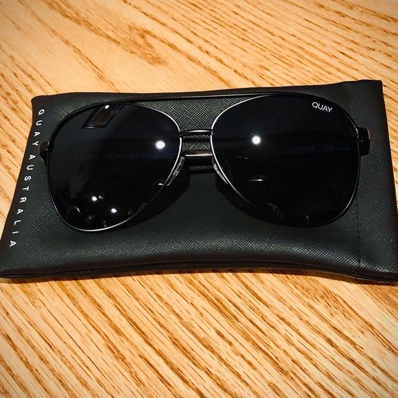 On Sale! Quay Aviator Sunglasses 🕶, never worn! Received as gift. - Picture 3 of 5
